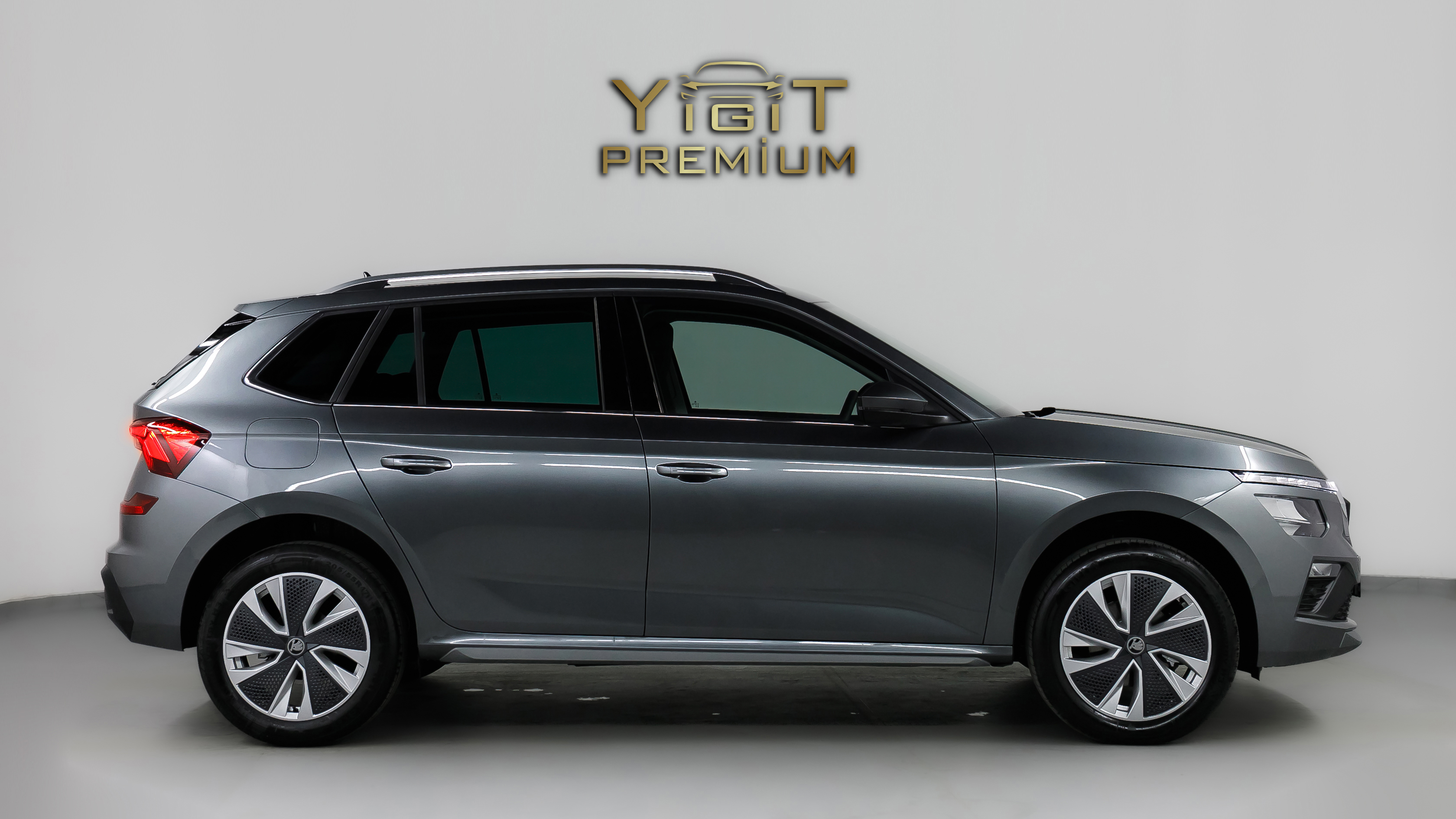 SKODA KAMİQ PREMİUM GRİ