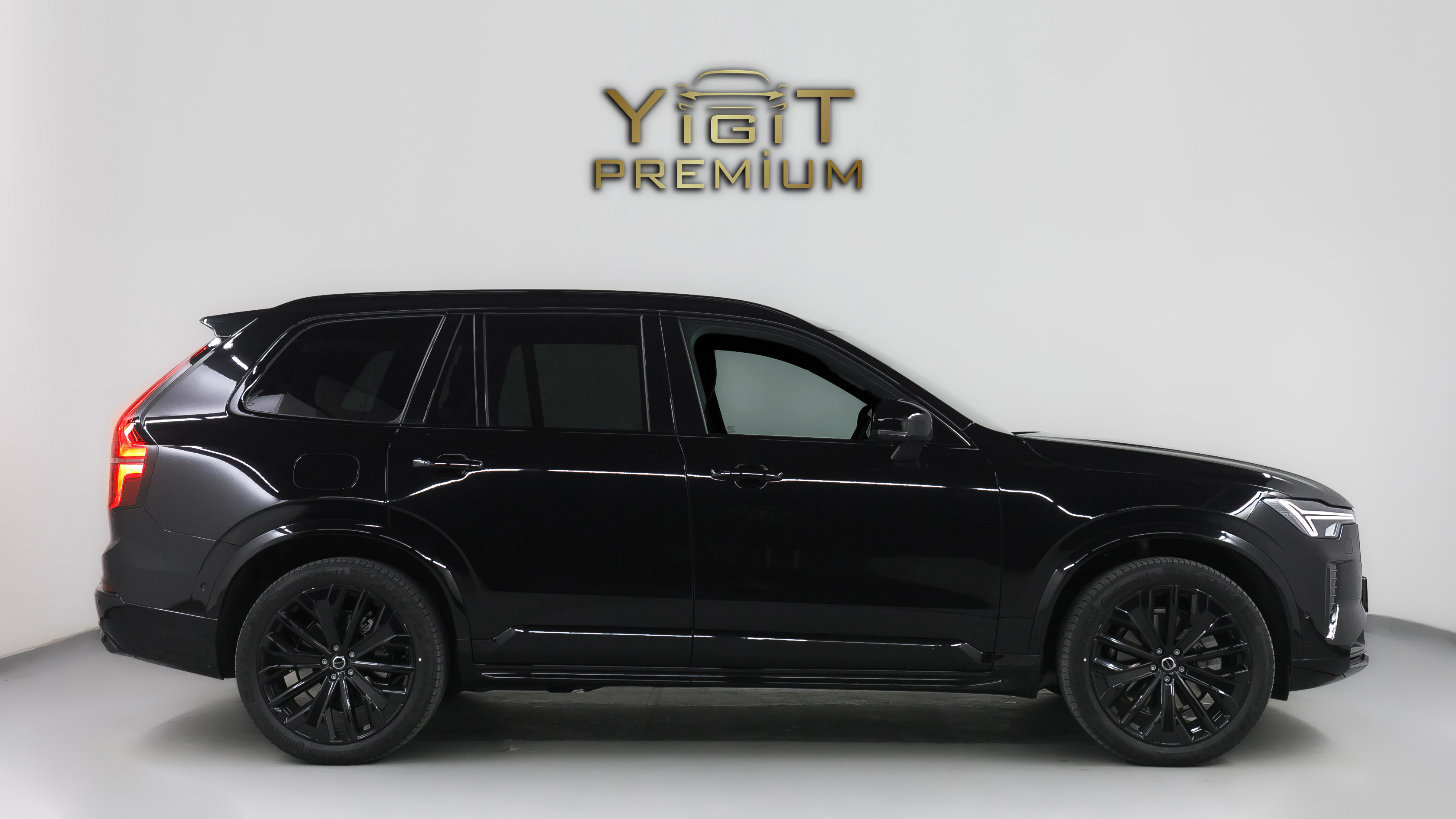 VOLVO XC90 HYBRİD BLACK