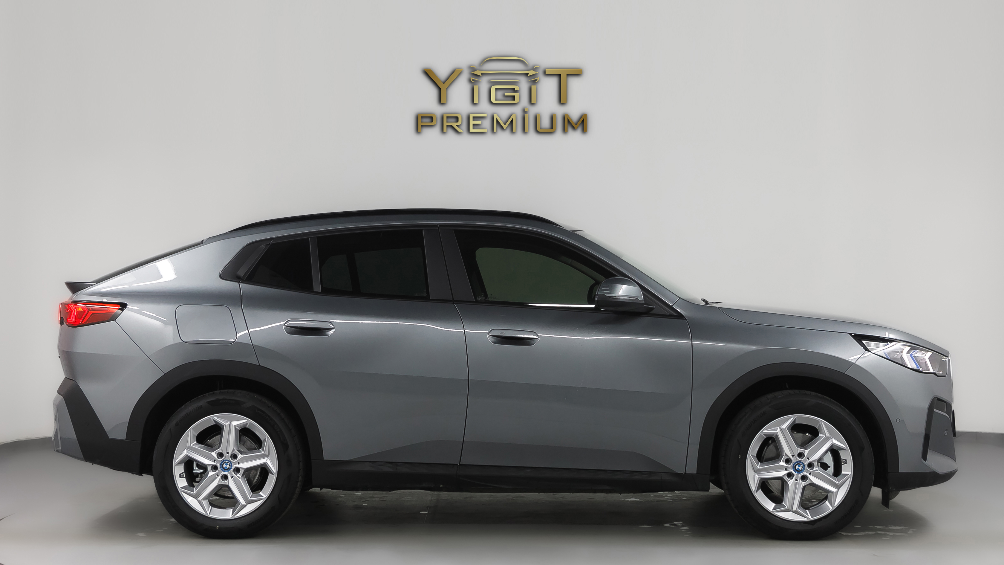 BMW İX2 EDRİVE20 SPORT GRİ